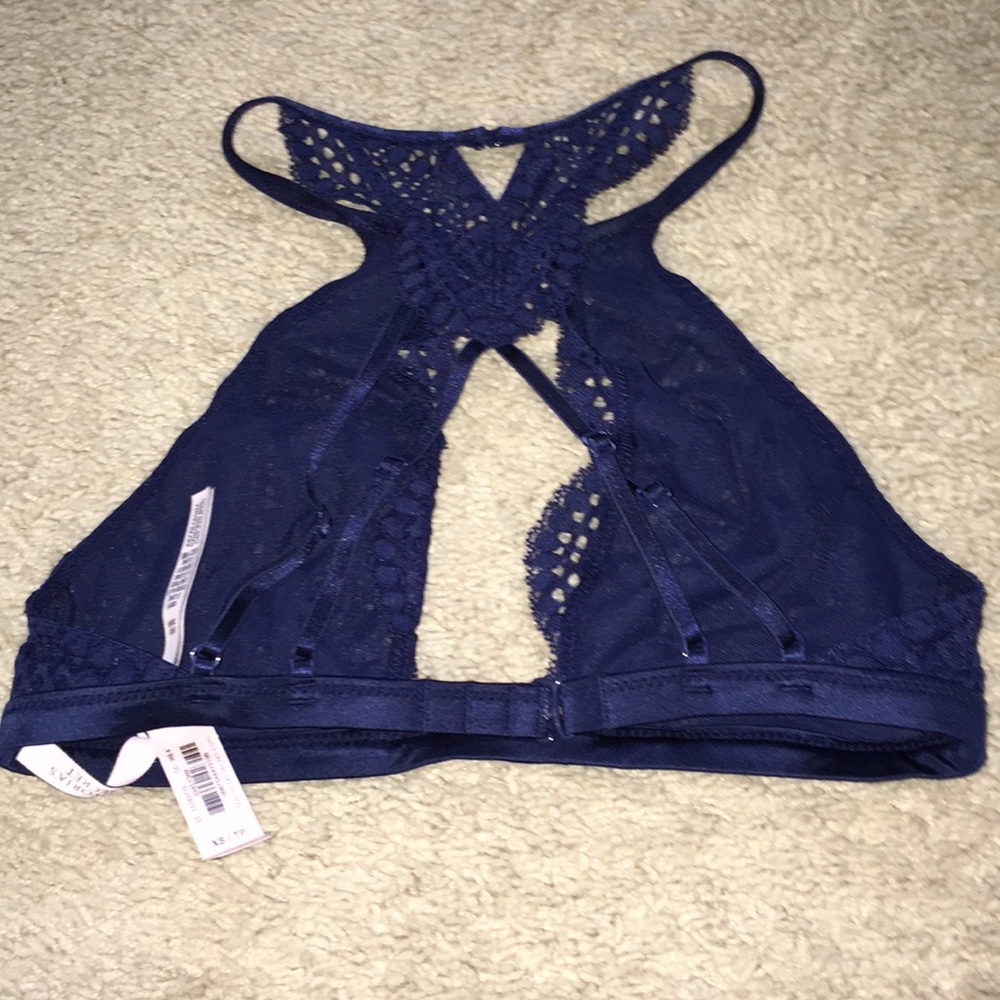 Victoria Secret - Picture 3 of 3